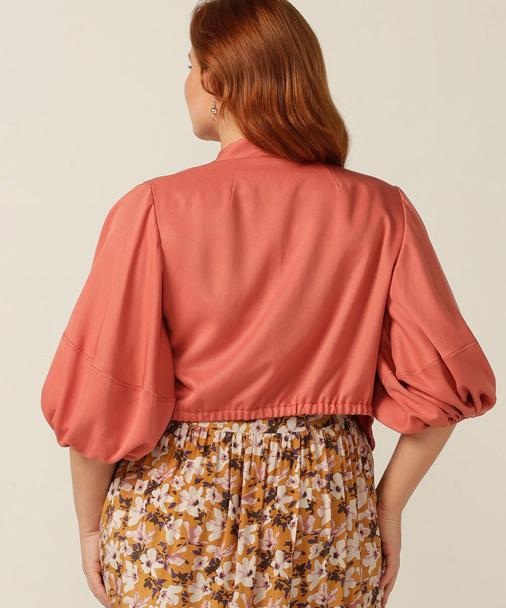 Cropped jacket with cropped puff sleeves and gathered waist tie - light and breathable in eco-friendly fabric.