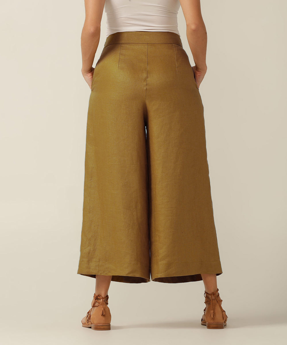 100% linen sailor front, wide legged pant with tailoring details.