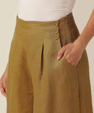 100% linen sailor front, wide legged pant with tailoring details.