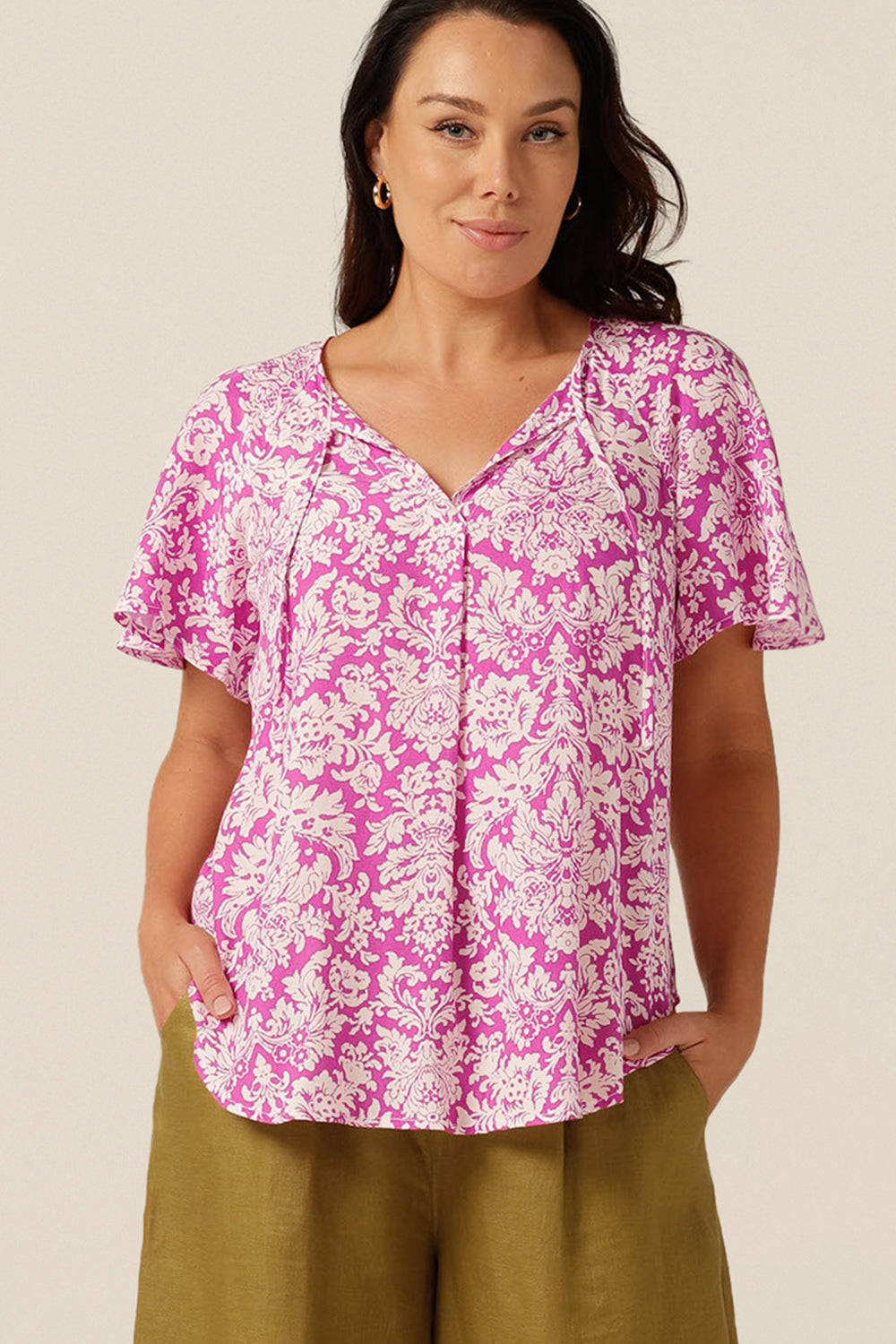 relaxed summer top with V-neckline and flutter sleeves. Made in eco-conscious, lightweight fabric.