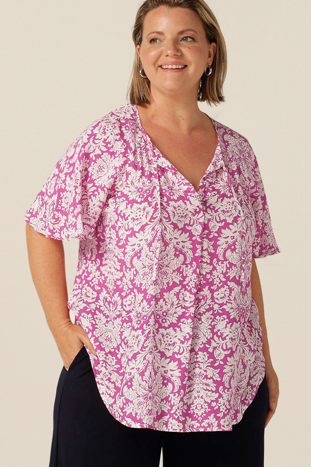 relaxed summer top with V-neckline and flutter sleeves. Made in eco-conscious, lightweight fabric.