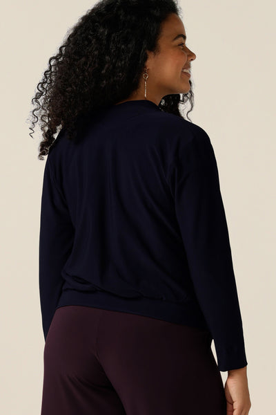 The best jacket for autumn-winter, this Jacardi is designed as a cover-up for the women of Australia and New Zealand. Shop long sleeve comfortable cardigan and get winter layering all wrapped up.