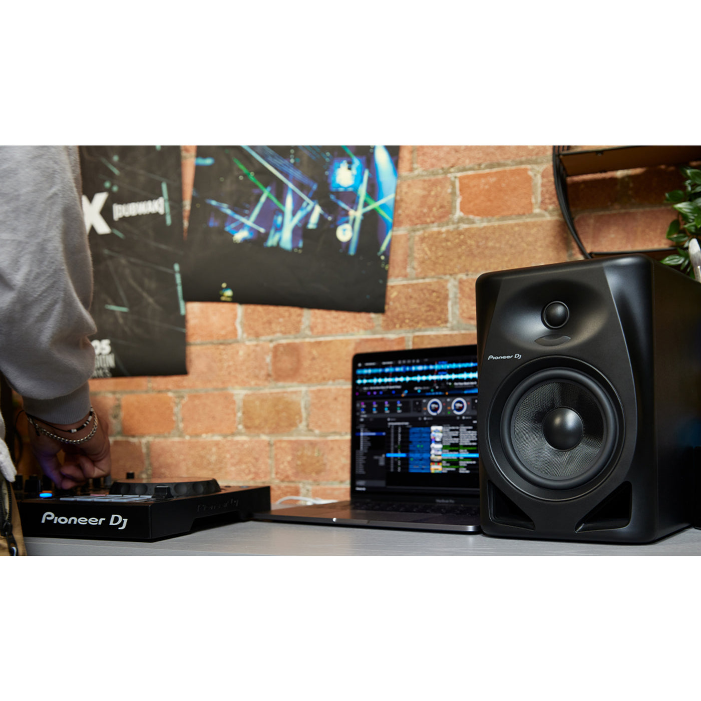 Pioneer DJ DM-40D 4-Inch Desktop Studio Monitor System