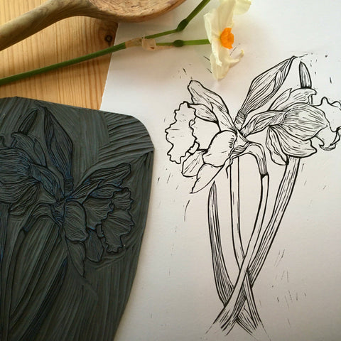 Lino print of a daffodil