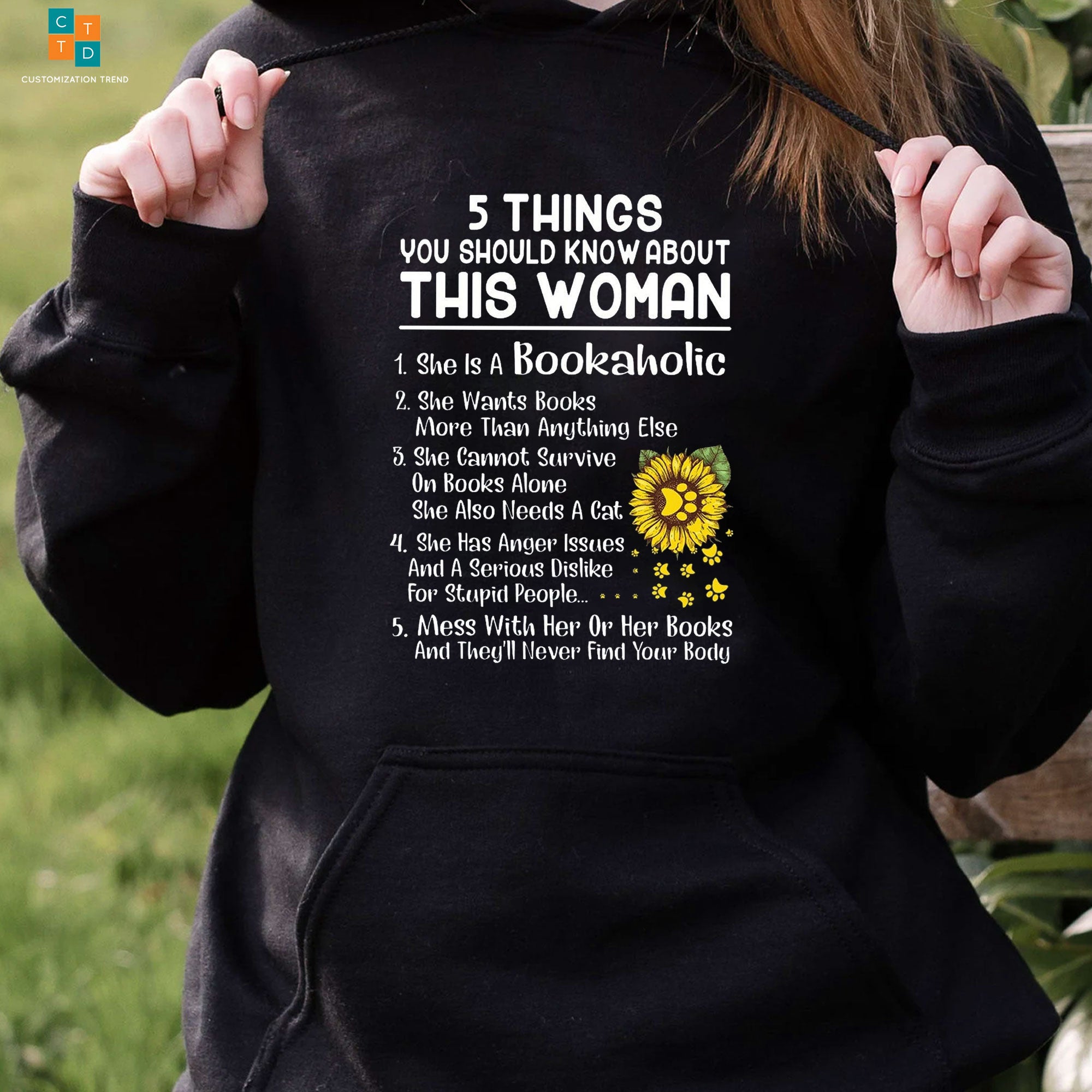 5 Things You Should Know About This Woman, She Is A Bookaholic Hoodie, Shirt