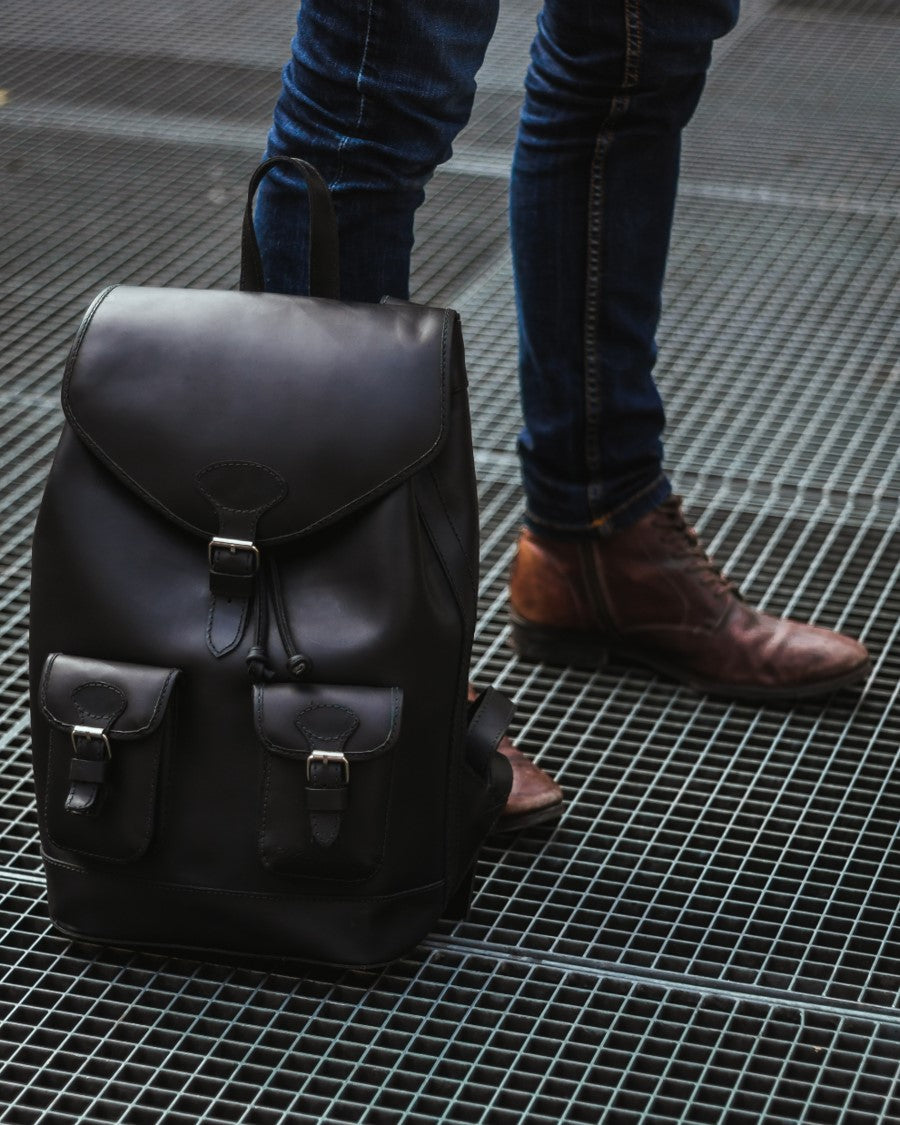 Pachamama - GABI Anthracite Backpack - leather and urban backpack