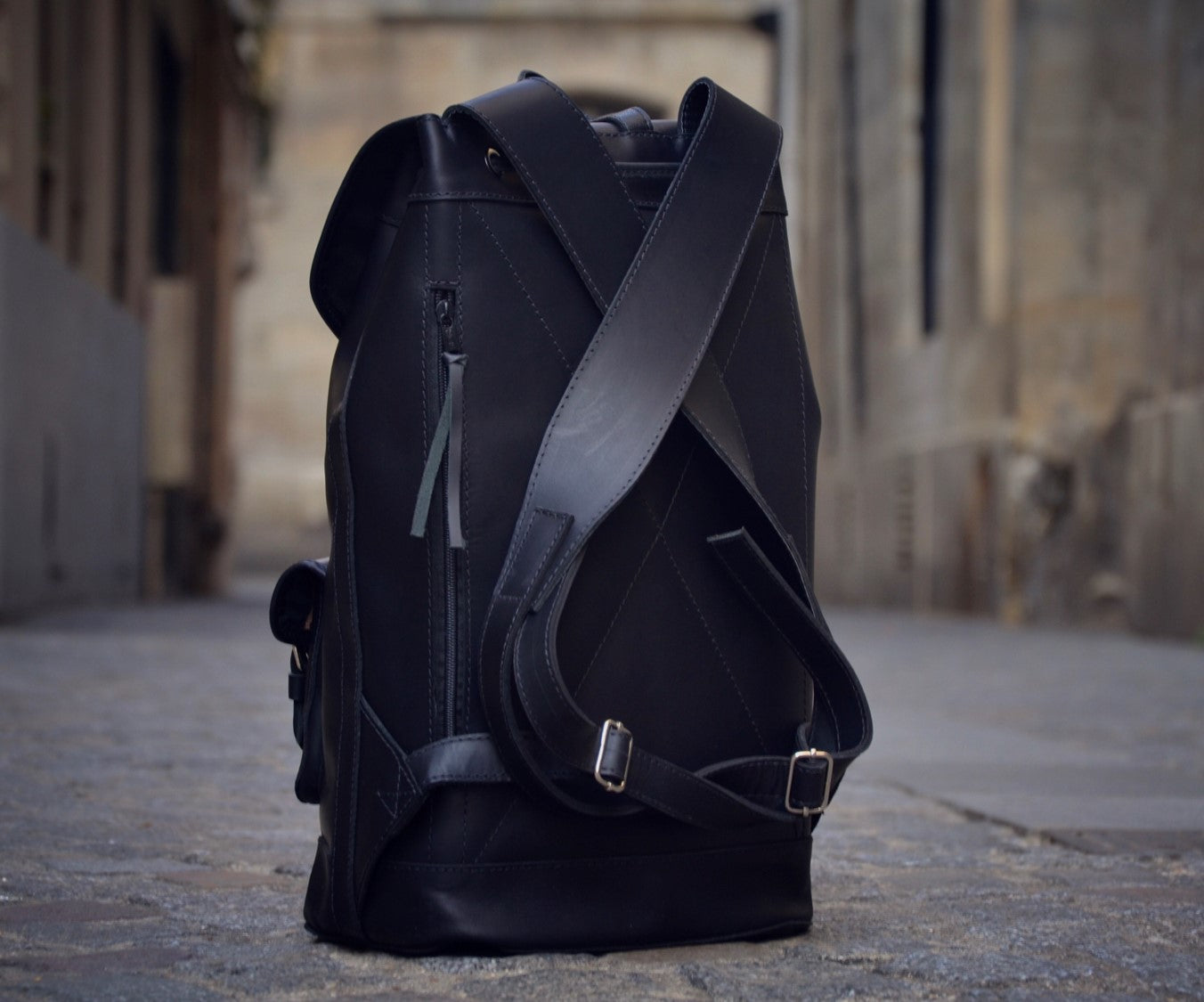 Pachamama - GABI Anthracite Backpack - leather and urban backpack