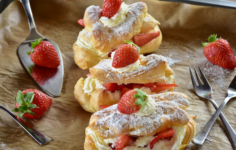 cream cakes with strawberries