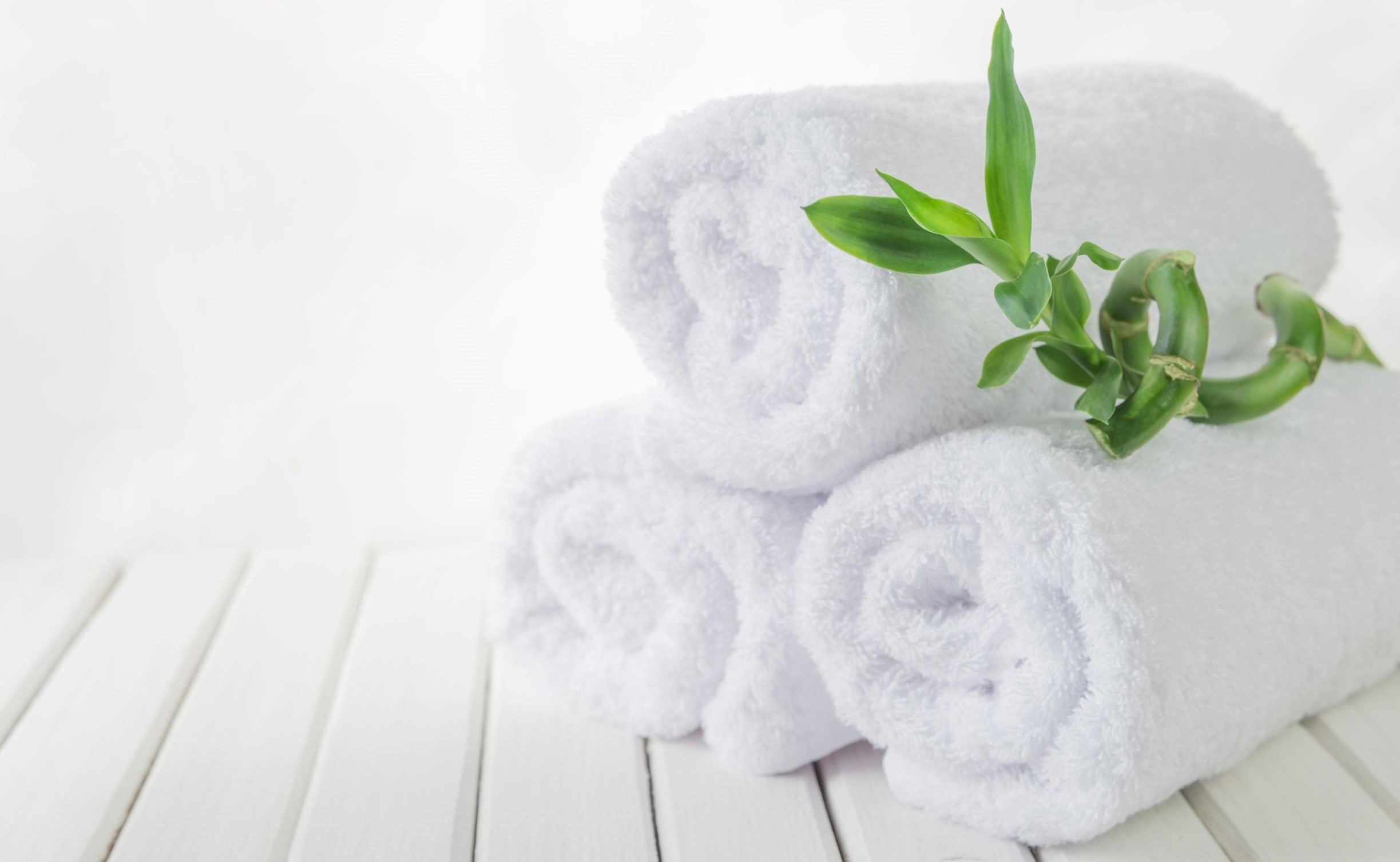 White Bath Towels with Bamboo