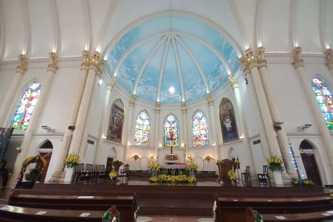 Bagian dalam Gereja Kelahiran Santa Perawan Maria