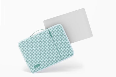 soft case laptop warna biru motif polkadot kecil