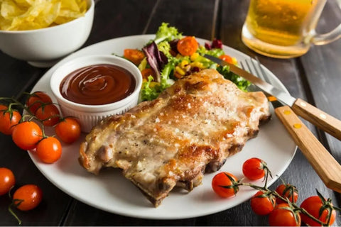 sepiring steak rib dengan brown sauce