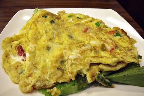 omelet di atas piring