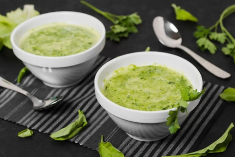 dua mangkuk saus green antipasto