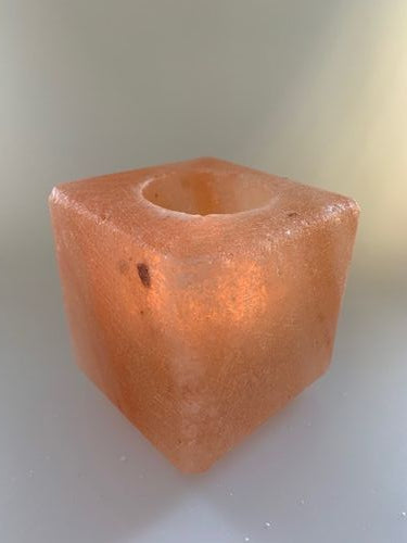 Se HIMALAYA SALT FYRFADSSTAGE - PINK CUBE KRYSTAL - fyrfadasstage - Studio Buus - StudioBuus hos StudioBuus.dk