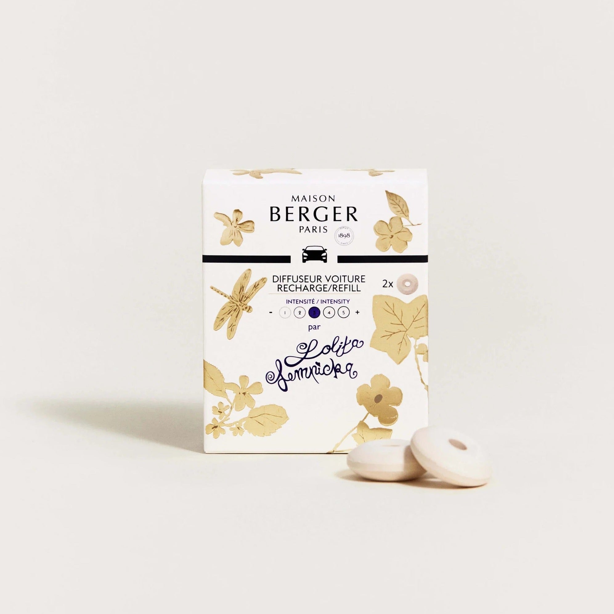 Se LOLITA LEMPICKA SIGNATUR DUFT - DUFTFRISKER TIL BIL - DIFFUSER REFILL - Refill Car Diffuser / duft til bil - Maison Berger - StudioBuus hos StudioBuus.dk