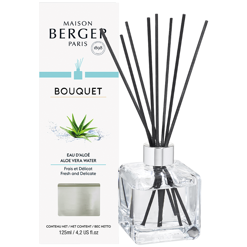 Se ALOE VERA WATER - CUBE FLAKON MED DUFTPINDE - SCENTED BOUQUET - Scented Bouquet / Flakon m. Duftpinde - Maison Berger - StudioBuus hos StudioBuus.dk