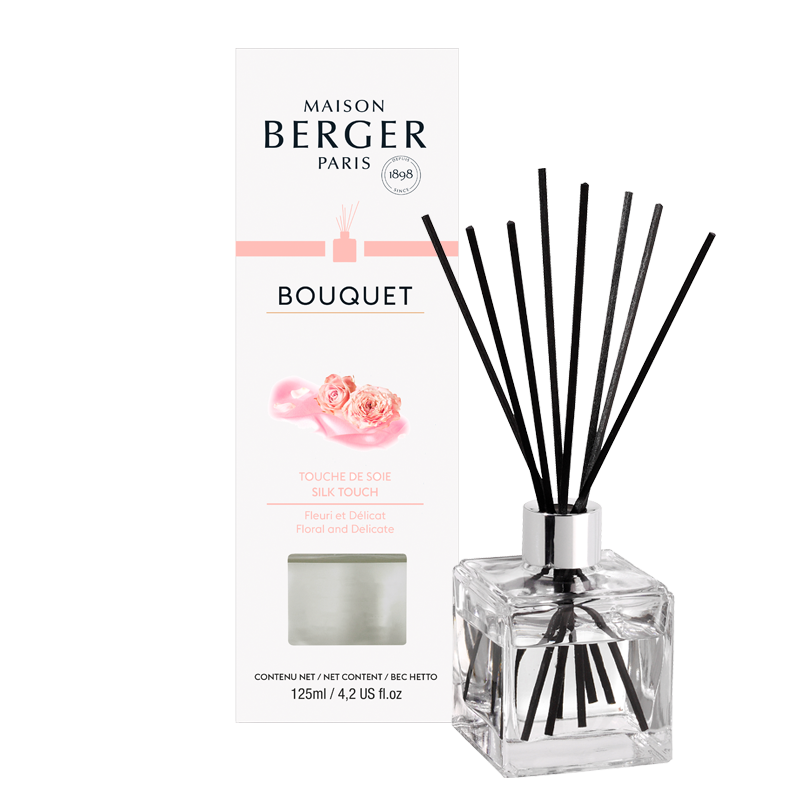 Se SILK TOUCH - CUBE FLAKON MED DUFTPINDE - SCENTED BOUQUET - Scented Bouquet / Flakon m. Duftpinde - Maison Berger - StudioBuus hos StudioBuus.dk