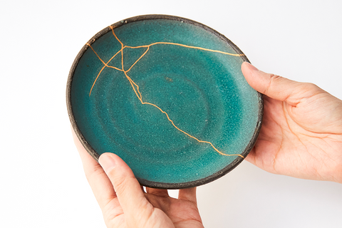 handling of the kintsugi vessels