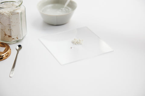 Cake flour is used to make natural adhesive for kintsugi