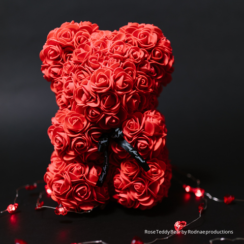 Rose teddy bear, creative and romantic ways to give a jewelry.