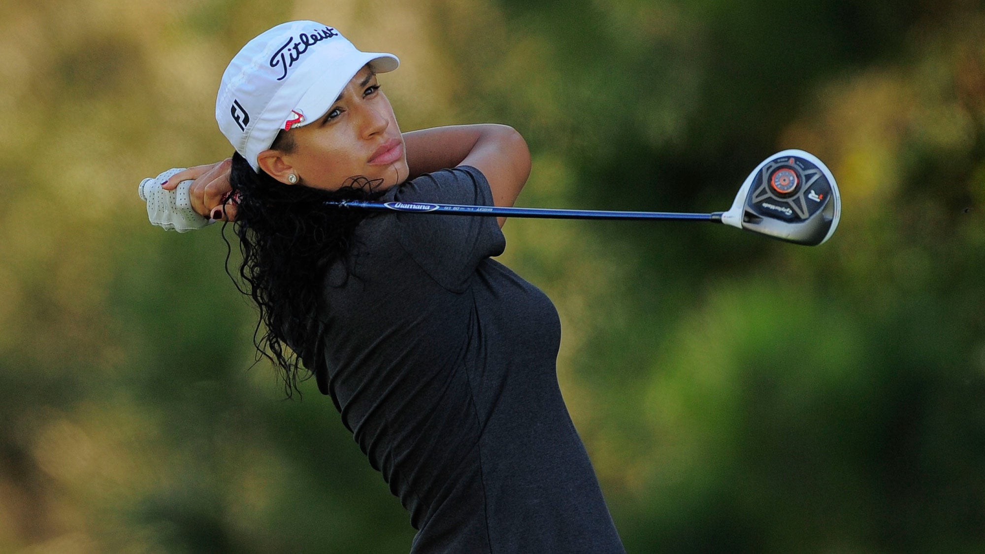 Professional female golfer | golf swing