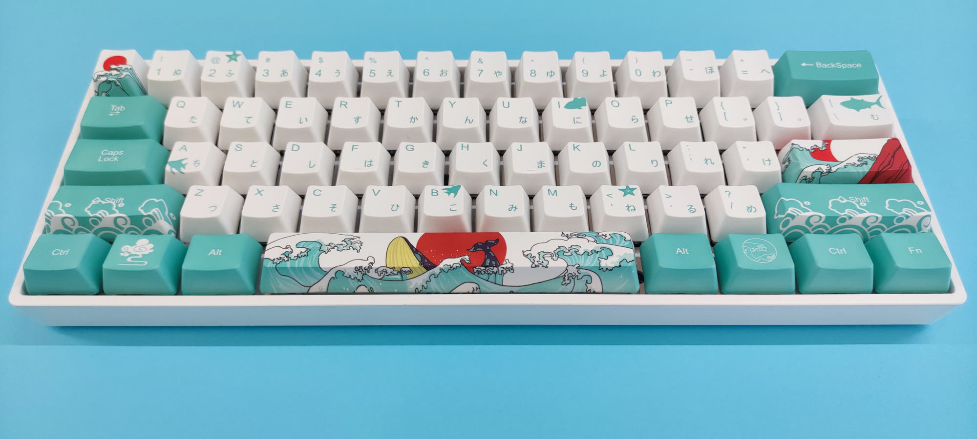 DE61C WITH JAPANESE CORAL SEA / ASSEMBLED 60% MECHANICAL KEYBOARD Gateron Pro Red 2.0 / White / Yes