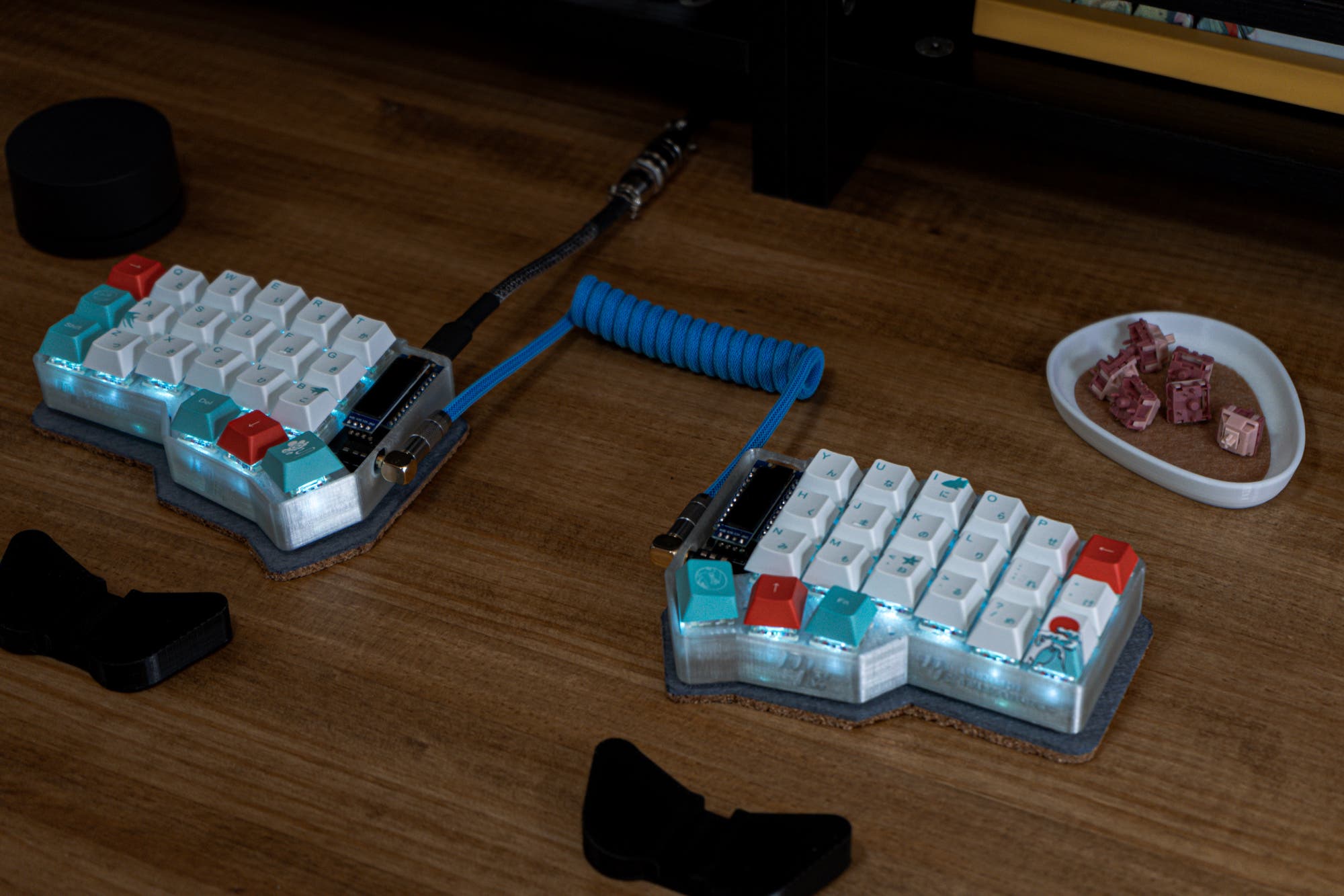 CRKBD Corne With Coral Sea Ergo ANSI ASSEMBLED MECHANICAL KEYBOARD Gateron Pro Borwn / Full Black Low Profile / Coil Black