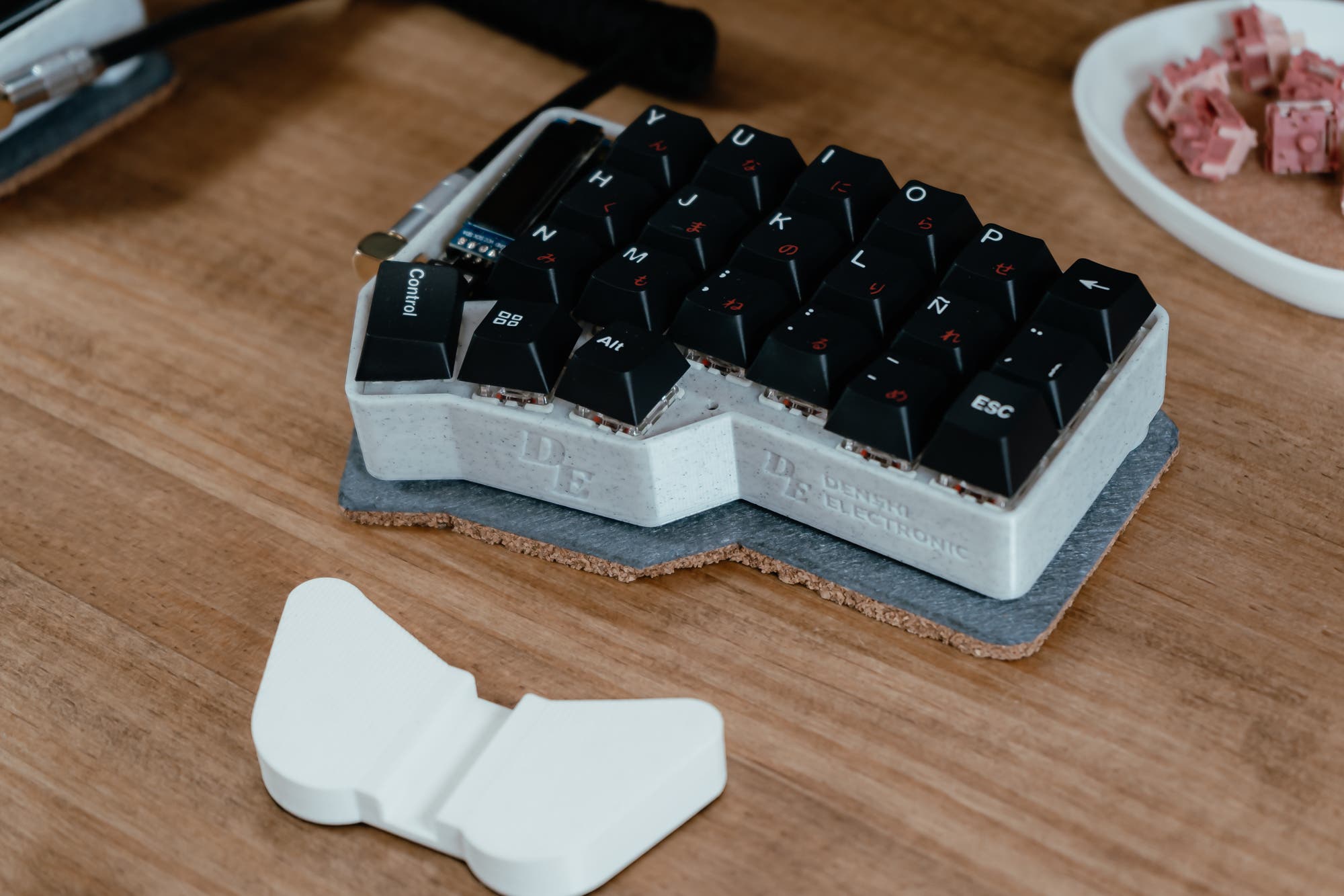 CRKBD Japanese White & Black Ergo ISO ES Keyboard ASSEMBLED MECHANICAL KEYBOARD Gateron Pro Borwn / Full Black Low Profile / Coil Black