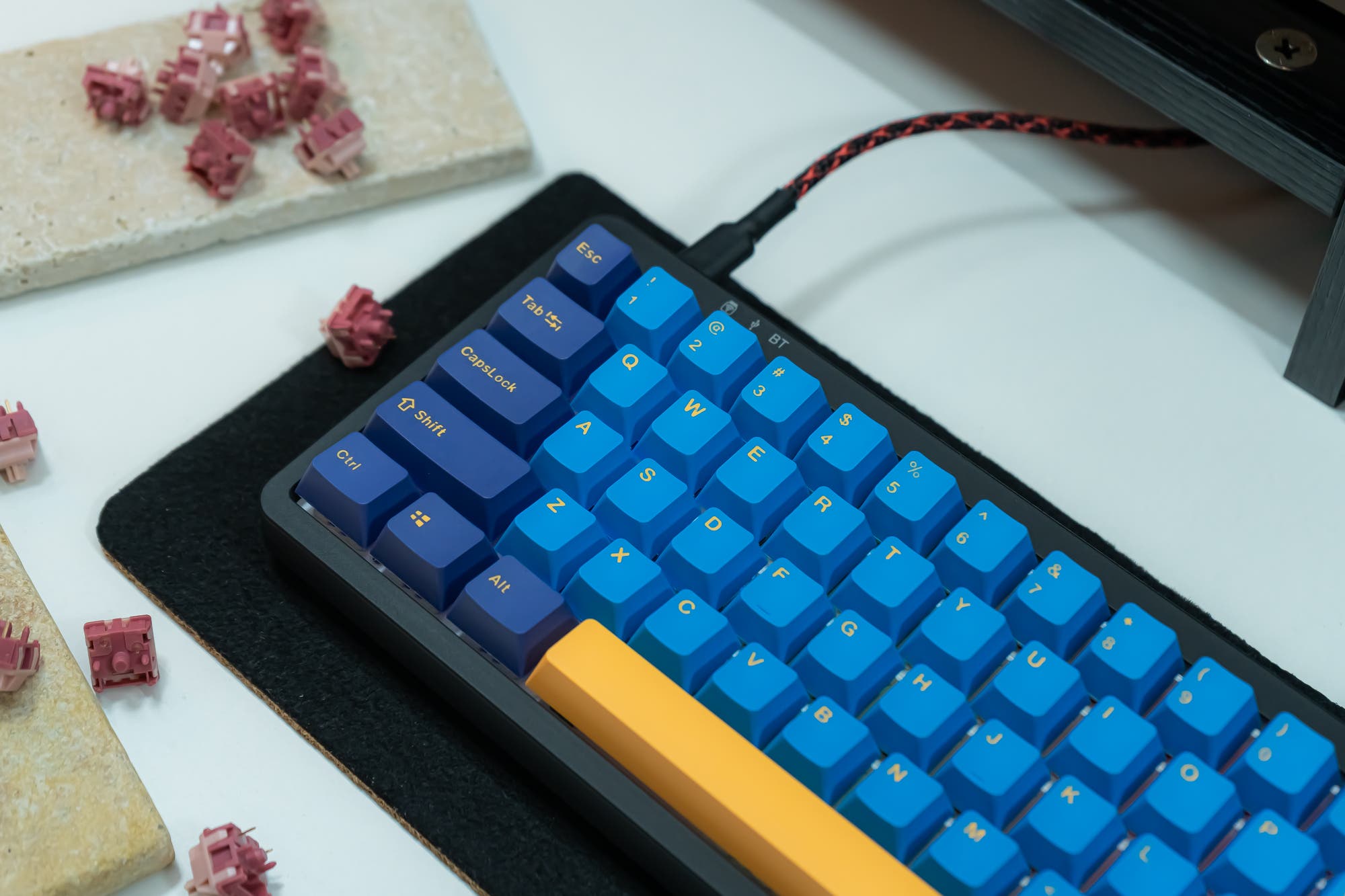 PBT DOUBLESHOT OEM PROFILE MACAW KEYCAPS SET