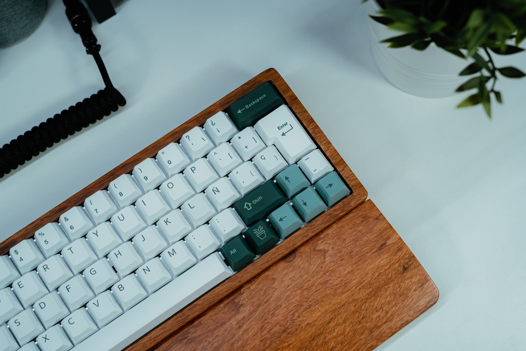 DE64L WOOD / ASSEMBLED 60% MECHANICAL KEYBOARD Gateron Red / Yes (+9€) / Yes (+15€)
