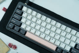 KF068 WITH PBT OLIVIA KEYCAPS / WIRELESS ASSEMBLED 65% HOT-SWAP MECHANICAL KEYBOARD as variant: Gateron Pro Brown 2.0 / Black