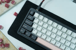 KF068 WITH PBT OLIVIA KEYCAPS / WIRELESS ASSEMBLED 65% HOT-SWAP MECHANICAL KEYBOARD