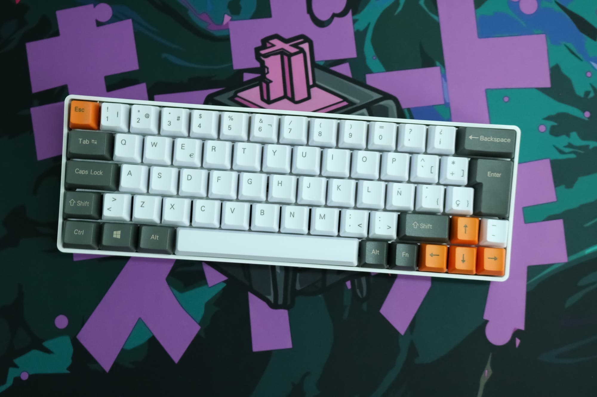 DE64R WITH RETRO ORANGE WHITE ISO ES / ASSEMBLED 60% MECHANICAL KEYBOARD