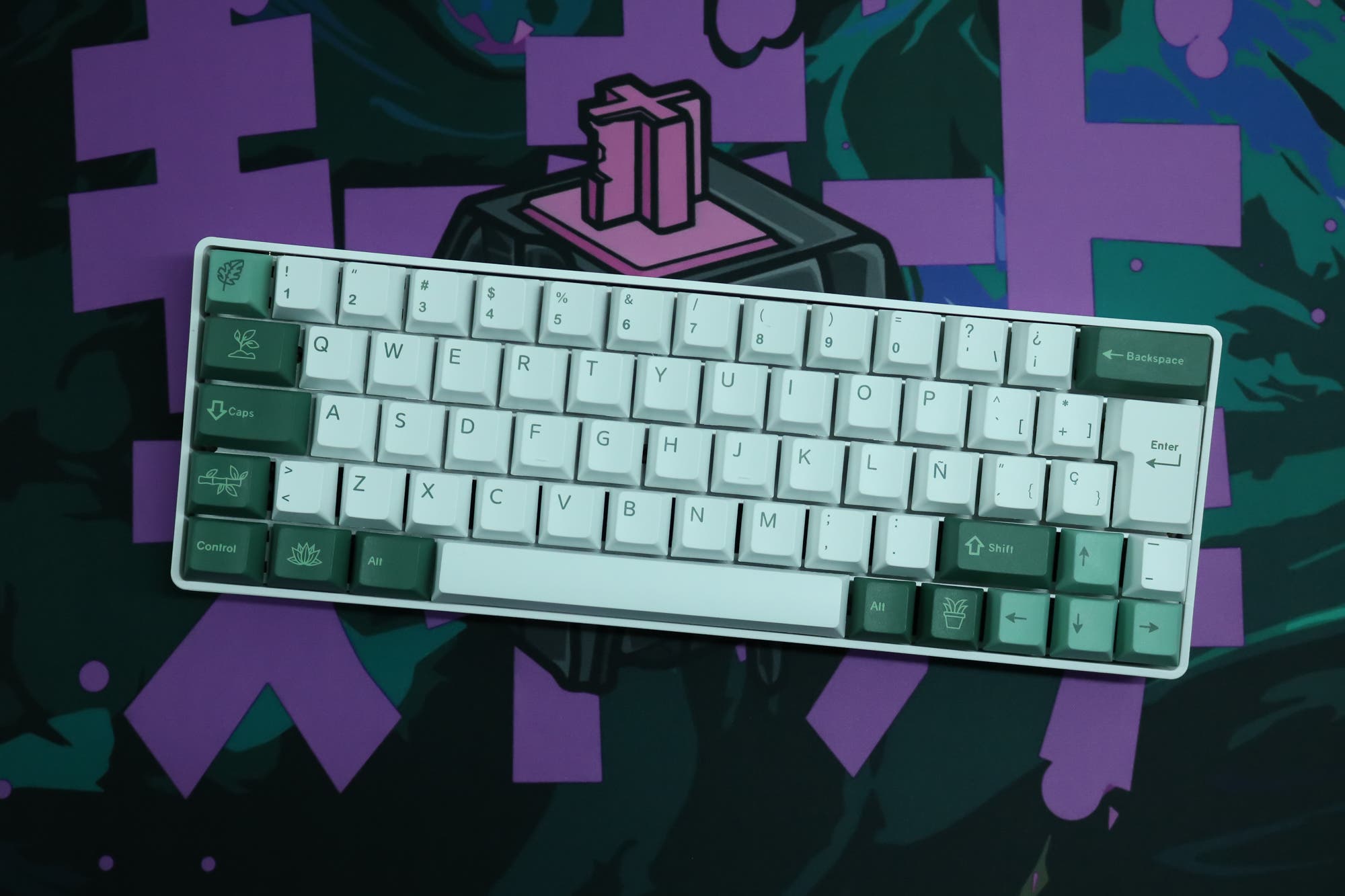 DE64L WITH GREEN LOTO ISO ES / ASSEMBLED 60% MECHANICAL KEYBOARD Gateron Pro Red 2.0 / White / Yes