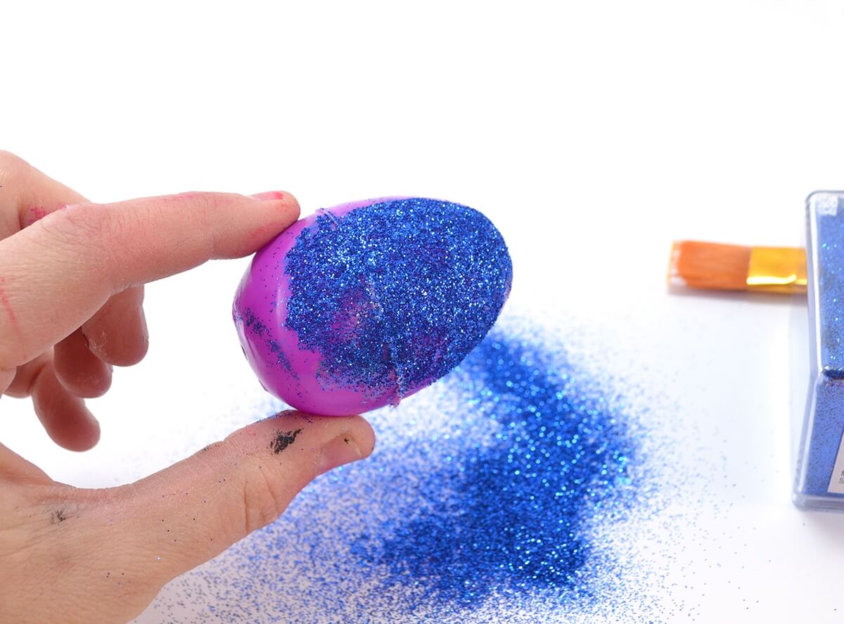 How to Glue Glitter to Plastic - Glitter Galaxy Eggs