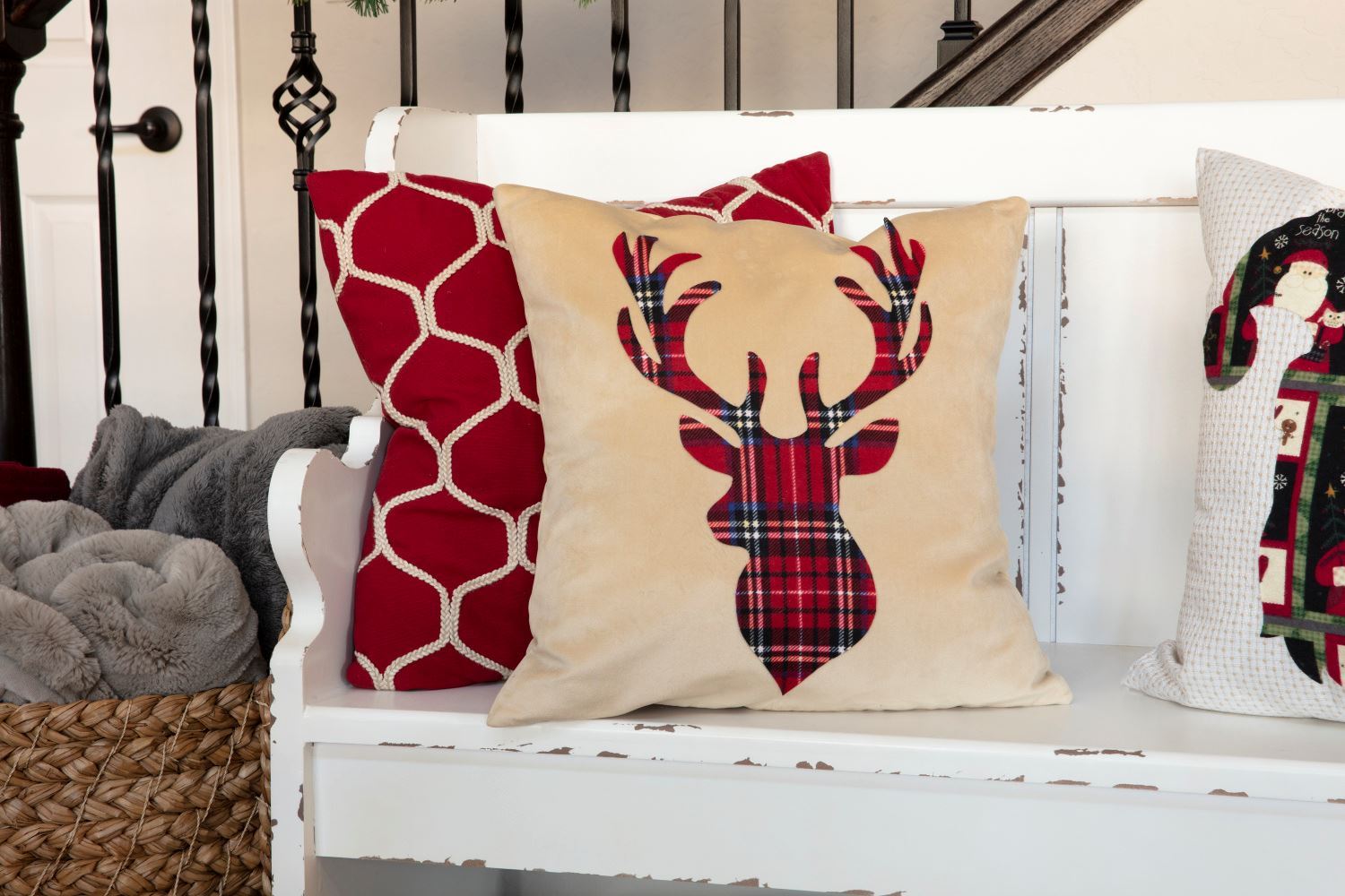 DIY No-Sew Christmas Pillows