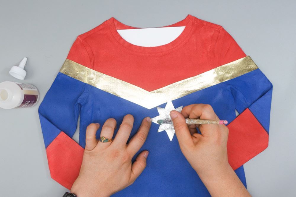 Aleene's No-Sew Captain Marvel Costume