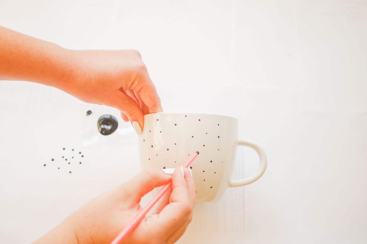 Create speckles on mug with paint