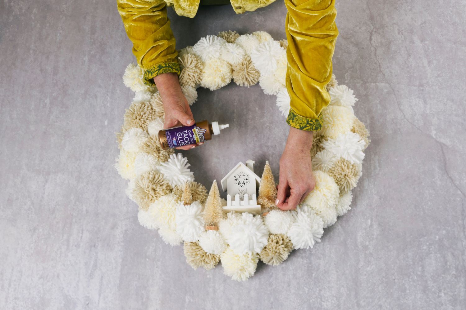 Finish your winter wreath with extra Christmas decorations