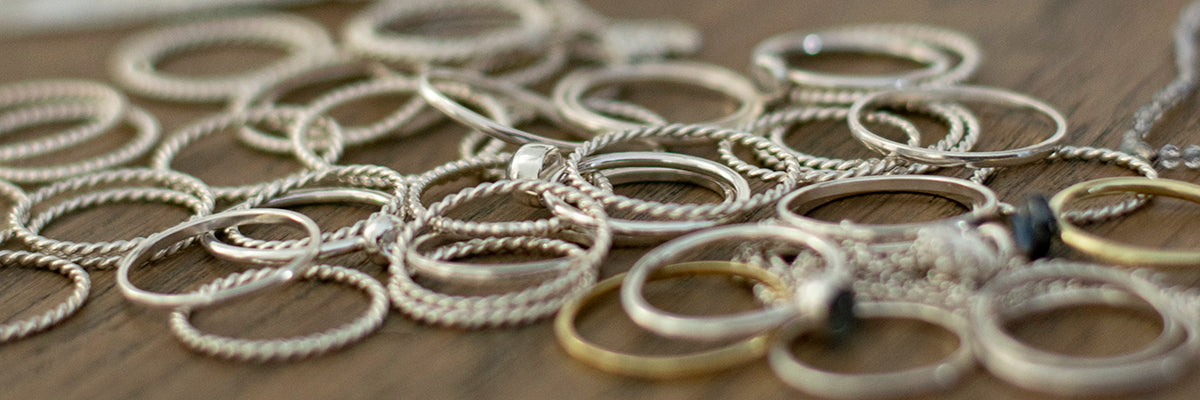 Gouden stapelringen - Zilveren aanschuifringen - Ringen met Edelstenen - Handgemaakt door MoM with Jewels