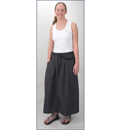 Kristin, 5'2" is wearing a Short length XS Macabi Skirt.