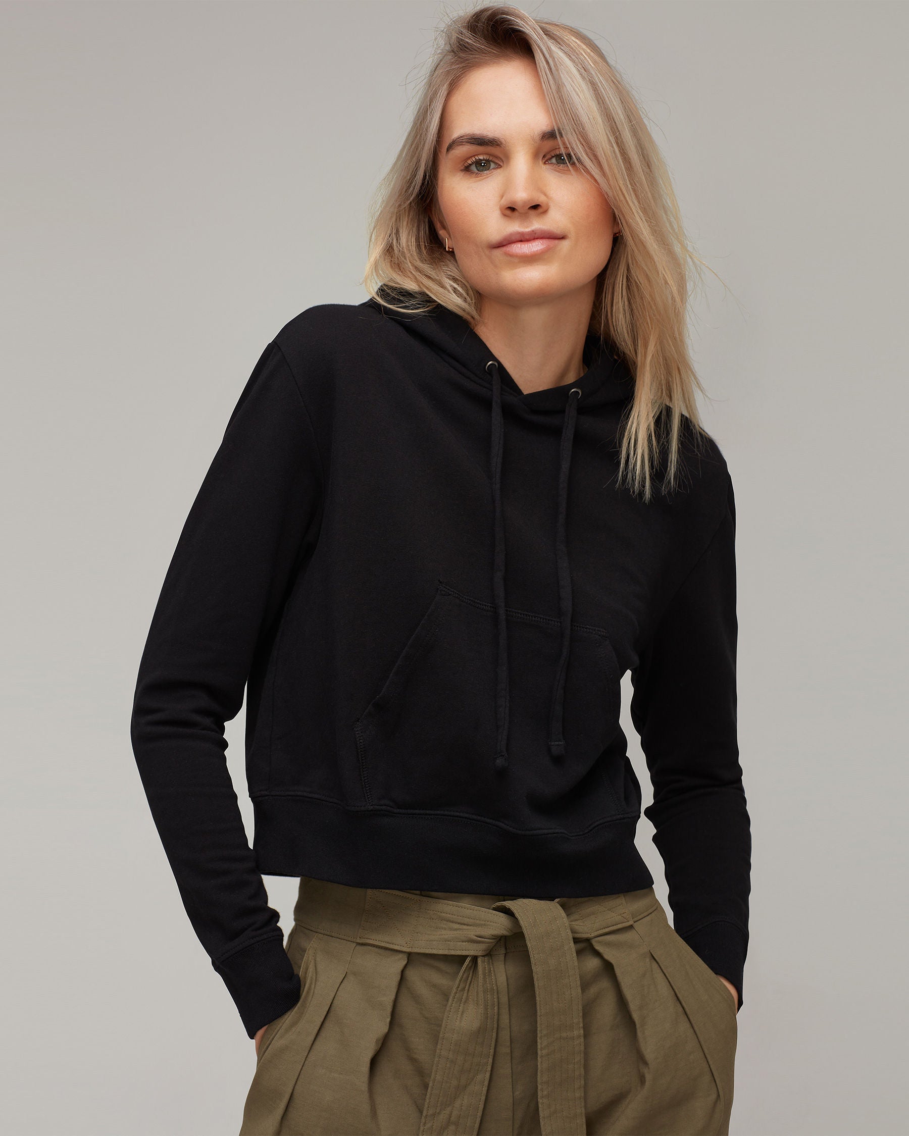 STUDIO R330 CROPPED PULLOVER HOODIE