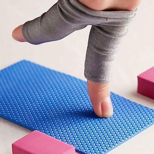 https://cdn.shopify.com/s/files/1/0574/0888/0830/products/finger-yoga-mini-kit-running-press-2_512x512.jpg?v=1700214181