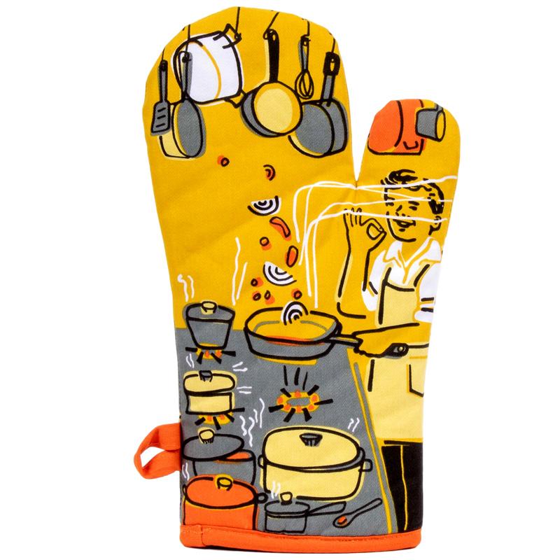 https://cdn.shopify.com/s/files/1/0574/0888/0830/products/purchase-man-with-a-pan-oven-mitt-3.jpg?v=1700165641