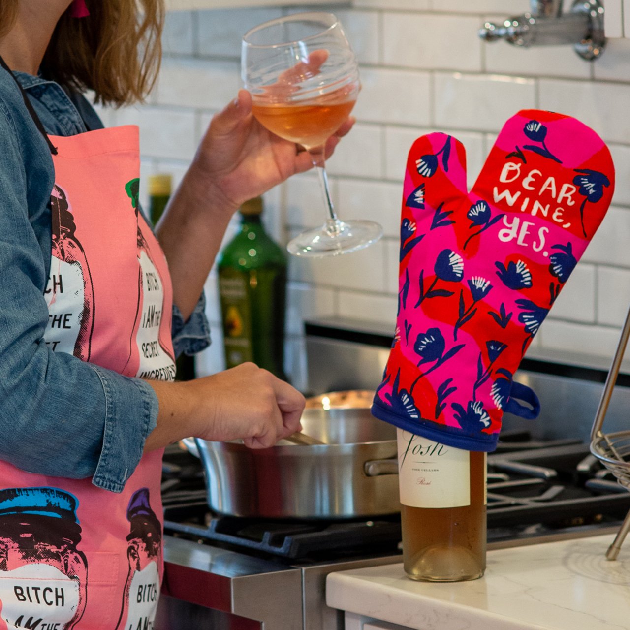 Blue Q : Oven Mitt - Dear Wine, Yes.