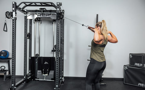 Woman lifting on an Ares 2.0