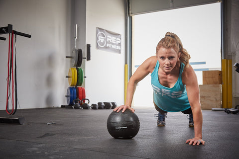 Woman doing single-arm push-ups