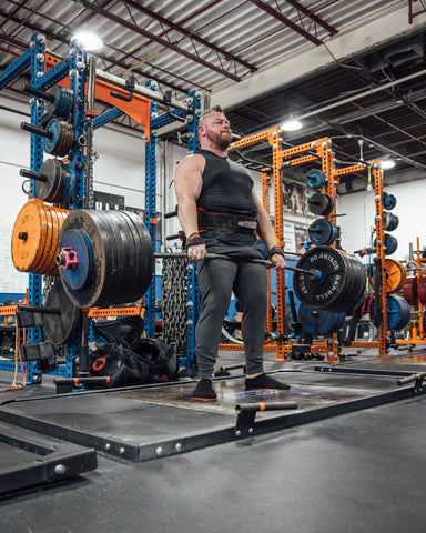 Strongman Rob Kearney deadlifting