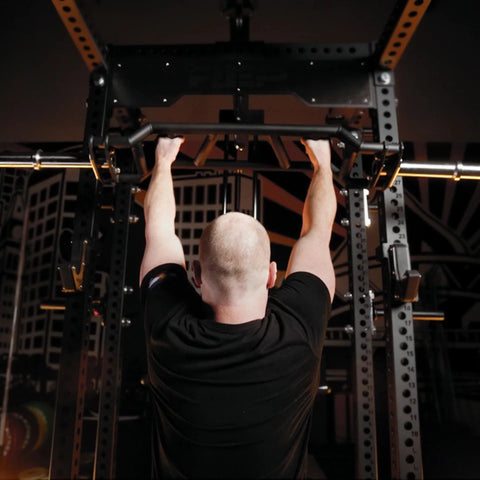 Man using a Swiss bar in the gym